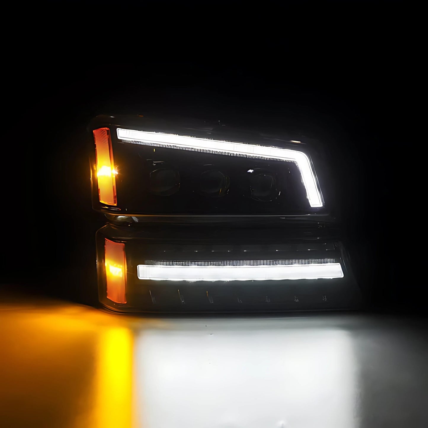 Chevrolet Avalanche (2002-2006) Headlights - image 4