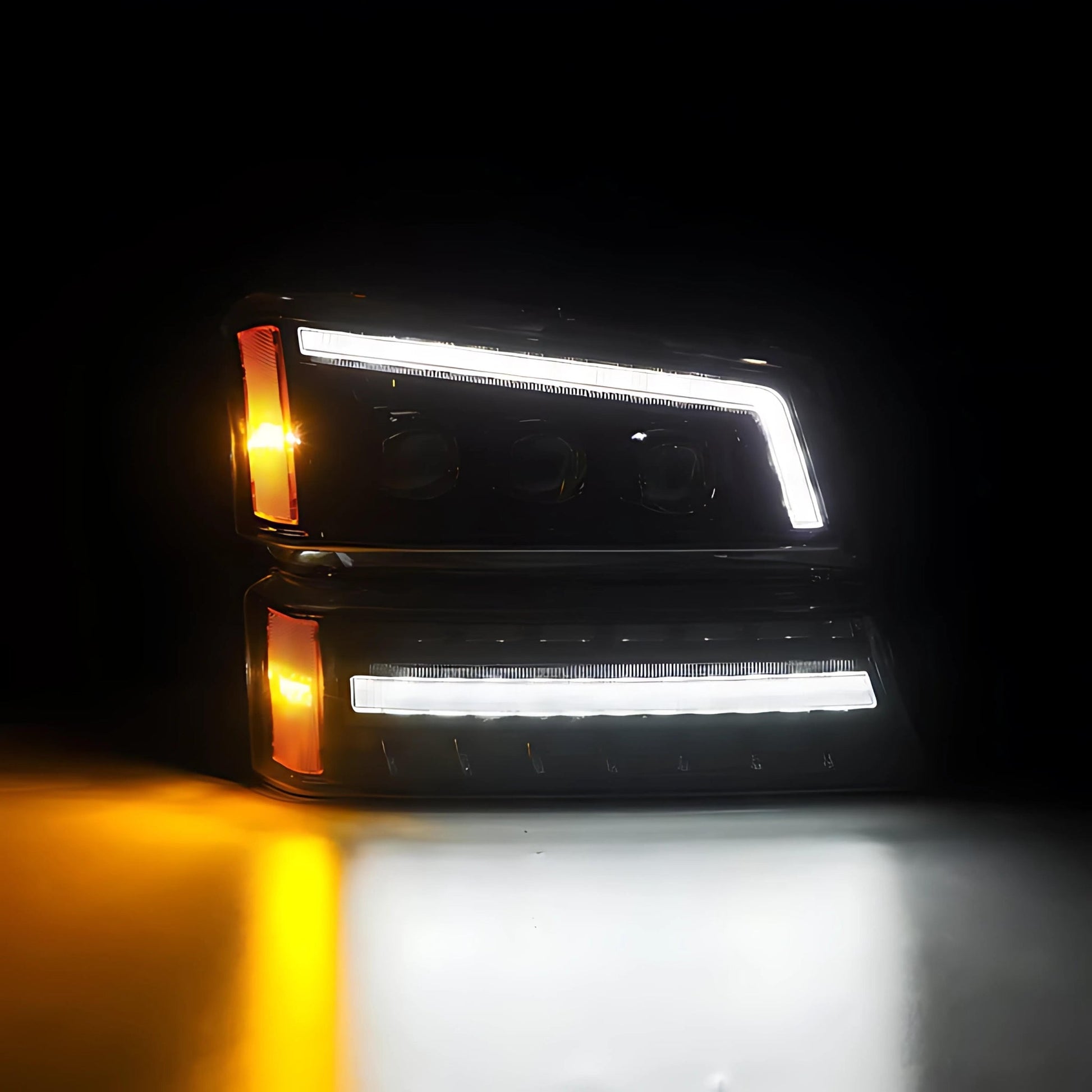 Chevrolet Avalanche (2002-2006) Headlights - image 4
