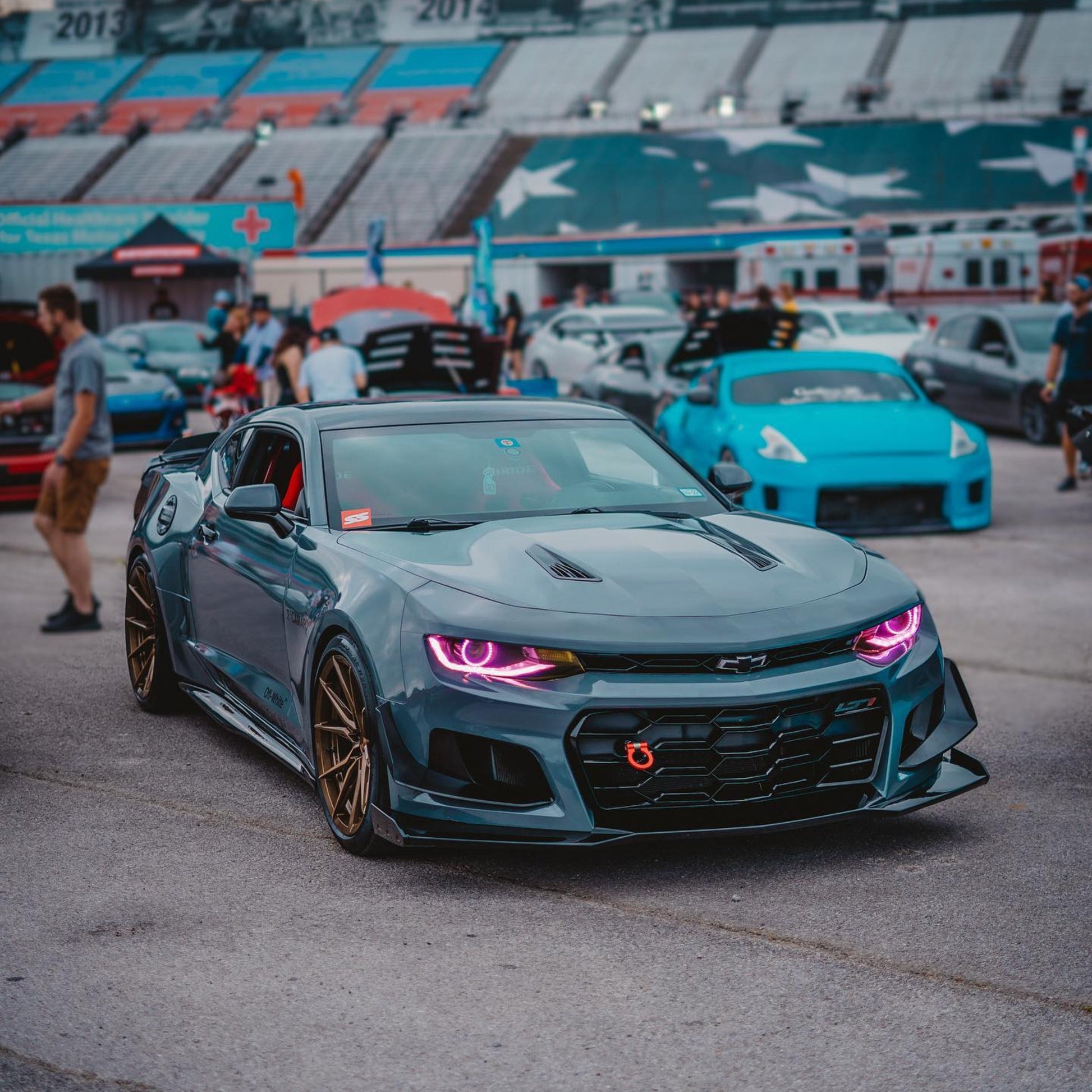 Chevrolet Camaro: Multicolor Flow Series Headlights w/ Halos (2016-2018) - image 8