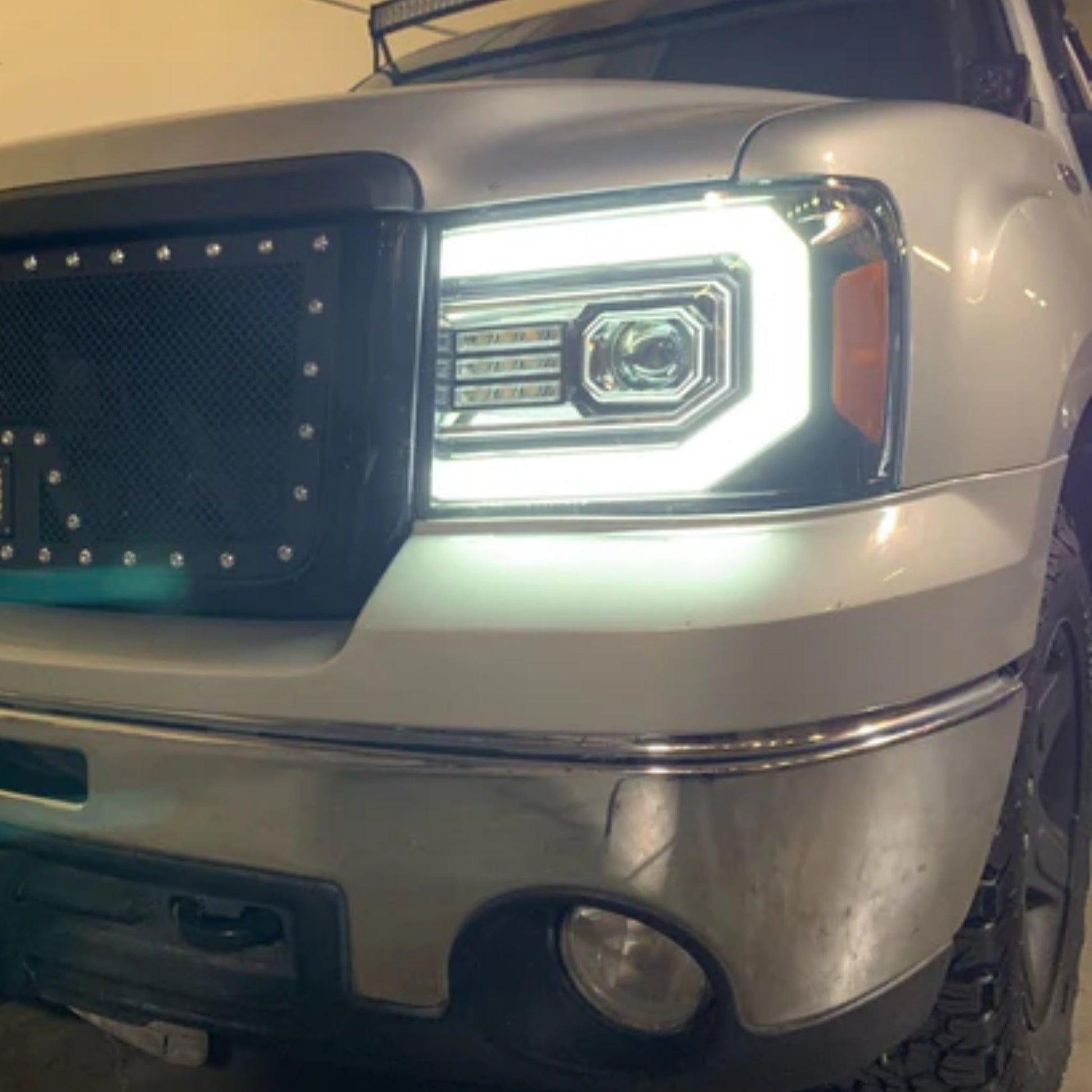 GMC Sierra: Multicolor Flow Series Jet Black Headlights (2007-2013) - image 9